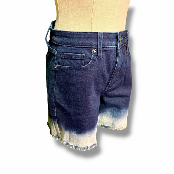 NWT NYDJ High-Rise Dip-Dyed Dark Wash Denim Shorts with Raw Hem Size 0 - Picture 12 of 13